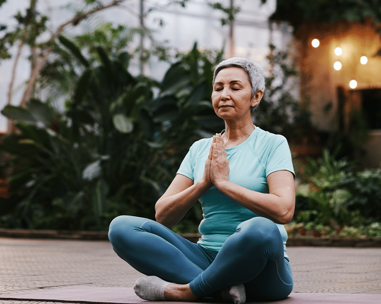 Pharmazeutische Hilfsstoffe, Pharma, Frau macht Yoga