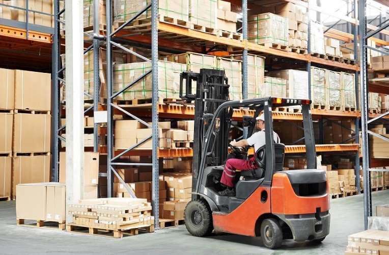 Forklift in a warehouse, application for lithium ion capacitors